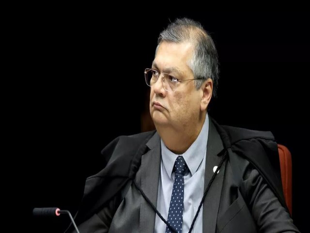 Dino determina recolhimento de livros acadmicos discriminatrios