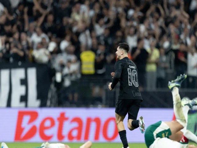 Corinthians vence clssico com o Palmeiras para se afastar do Z4 - 2 X 0