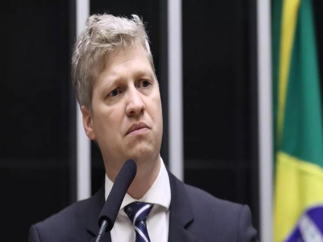 Em desafio ao Supremo, deputado bolsonarista anuncia ausncia em depoimento na PF