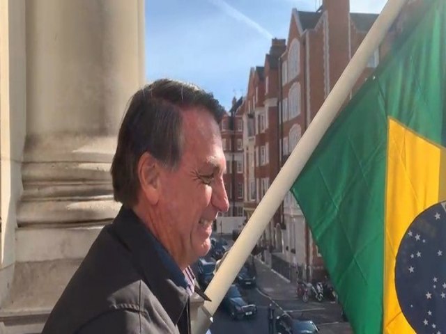 Bolsonaro nega vis eleitoral durante viagem a Londres