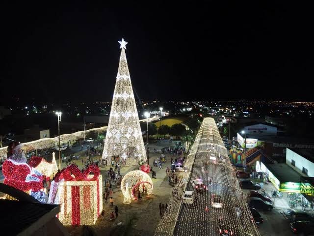 Prefeitura de Senador Canedo inaugura decorao natalina neste sbado