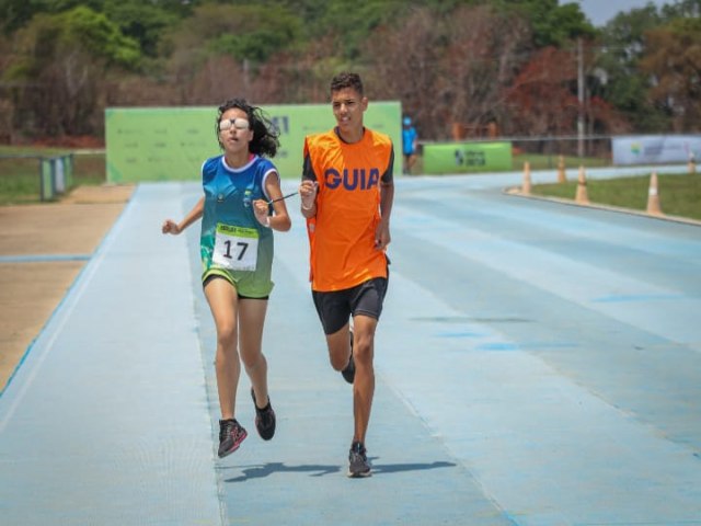 Senador Canedo oferece nibus para alunos do esporte