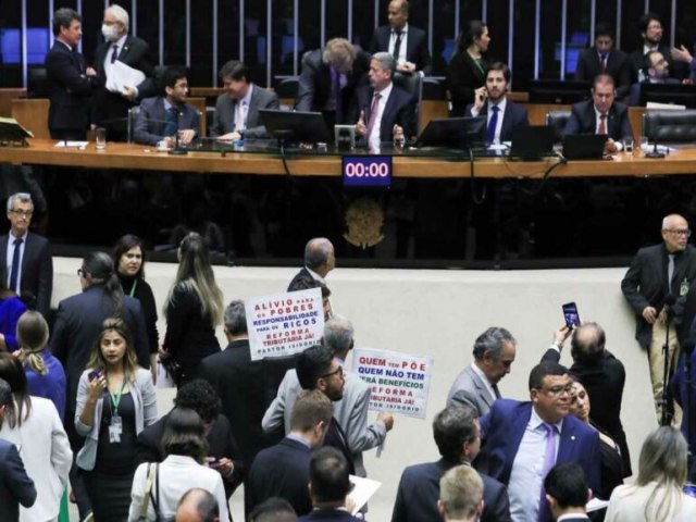 Veja como votaram os deputados de Gois na Reforma Tributria que reduz imposto dos pobres e aumenta a tributao dos ricos