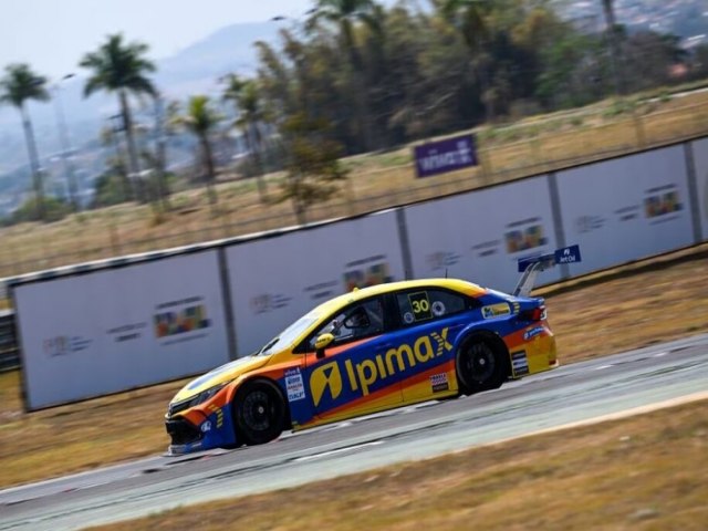 Csar Ramos faz a pole da Stock Car em anel externo de Goinia