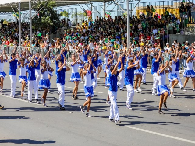 Escolas pblicas do Distrito Federal brilham no desfile cvico-militar