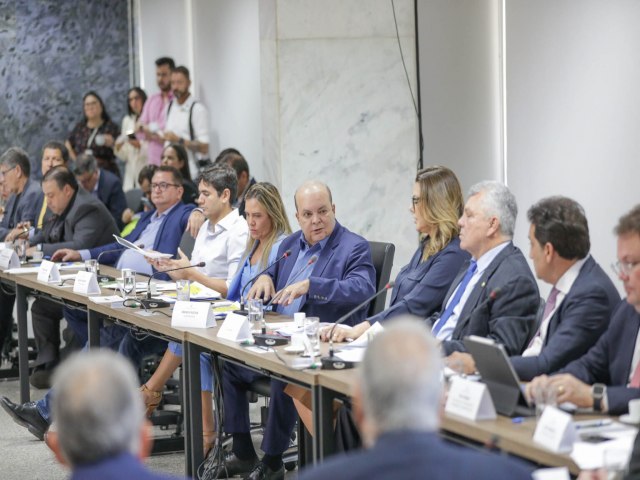 Ibaneis Rocha rene bancada federal e discute investimentos no DF