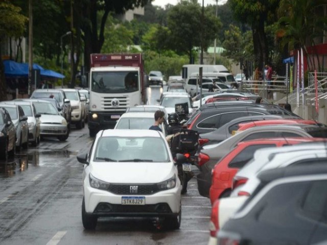 Est cada vez mais difcil estacionar nos centros das regies administrativas