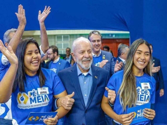 Lula anuncia expanso do P-de-Meia; alunos da EJA esto inclusos