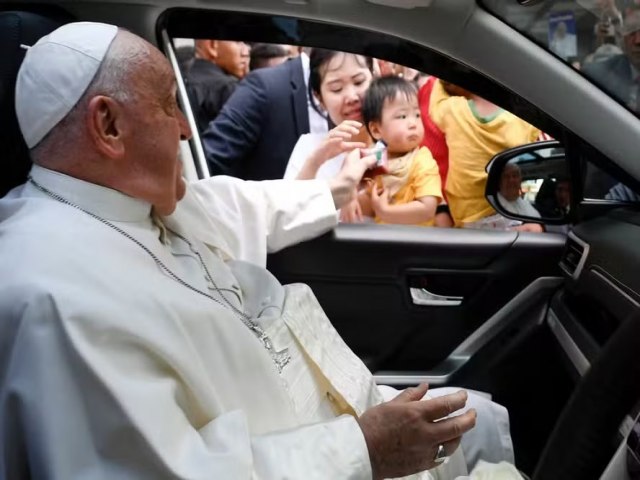 Papa visita ilha que virou depsito de padres acusados de abuso