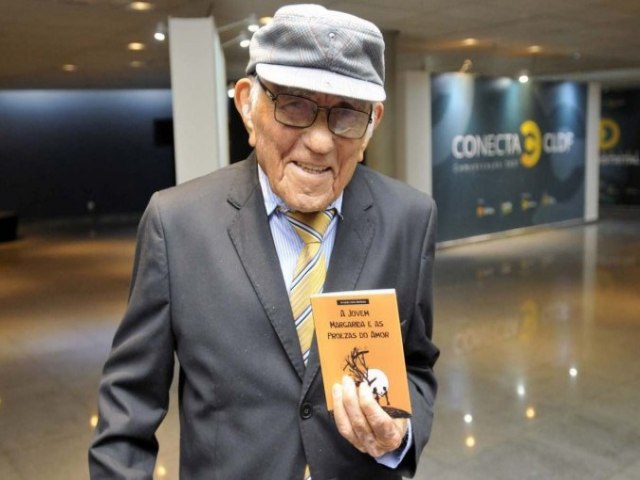 Conhea Arnaldo Jlio Barbosa, o finalista de 106 anos do Prmio Jabuti