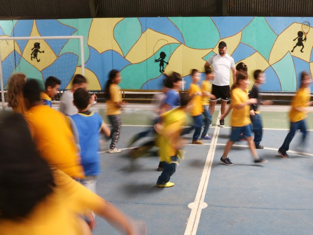 Crianas e adolescentes retomam atividades esportivas nas escolas municipais de Curitiba