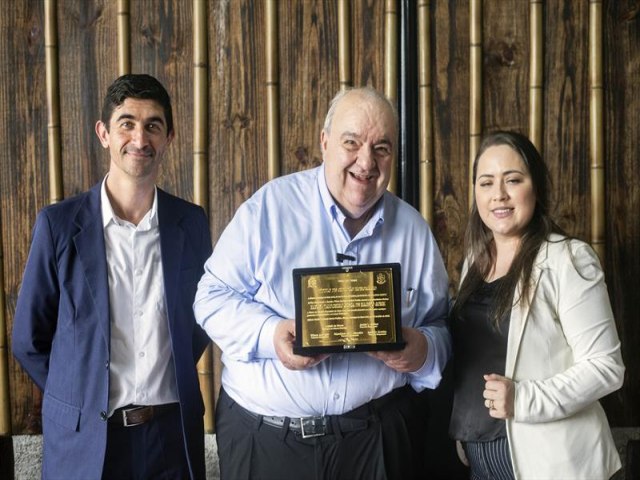 Por promover a agricultura metropolitana, Rafael Greca recebe cidadania honorria do municpio de Cerro Azul