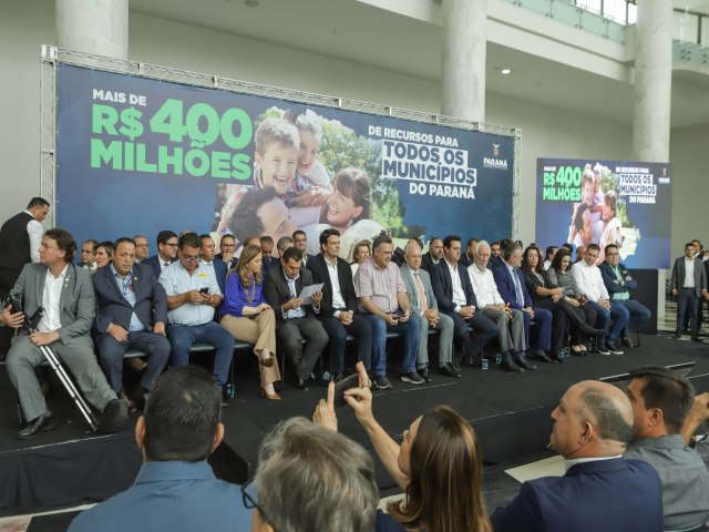 Prefeitos enaltecem repasse de R$ 455 milhes do Governo do Estado aos municpios