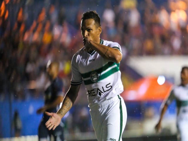 Artilheiro do Paranaense 1xBet garante a 1 vitria do Coritiba fora de casa