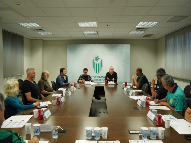 Federao Paranaense de Futebol realiza reunio tcnica com clubes da Srie B do amador 