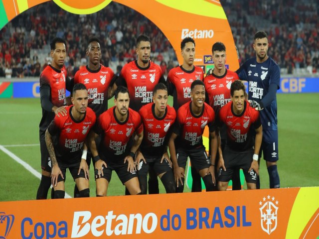 Athletico vence Brusque e se classifica na Copa do Brasil