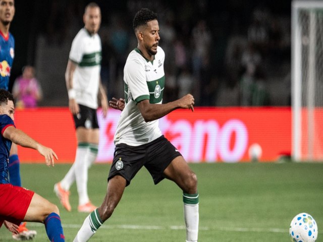 Com um a menos, Coritiba perde para o RB Bragantino na estreia do Brasileir�o