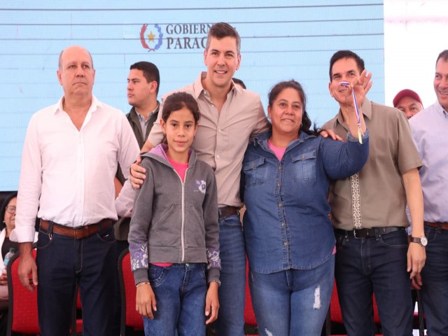 San Pedro celebra hist�rica entrega de 803 viviendas sociales por parte del Gobierno