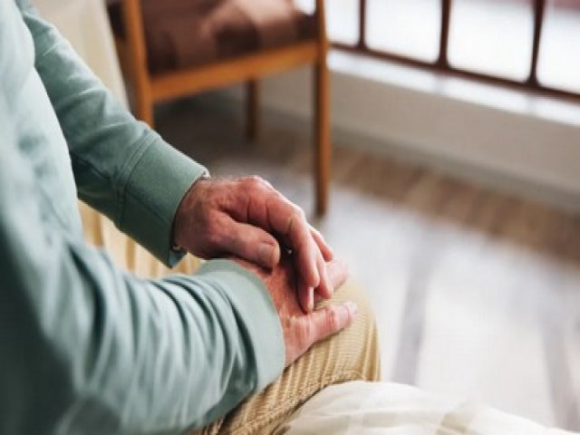 M�dico alerta para sinais precoces de dem�ncia al�m da mem�ria