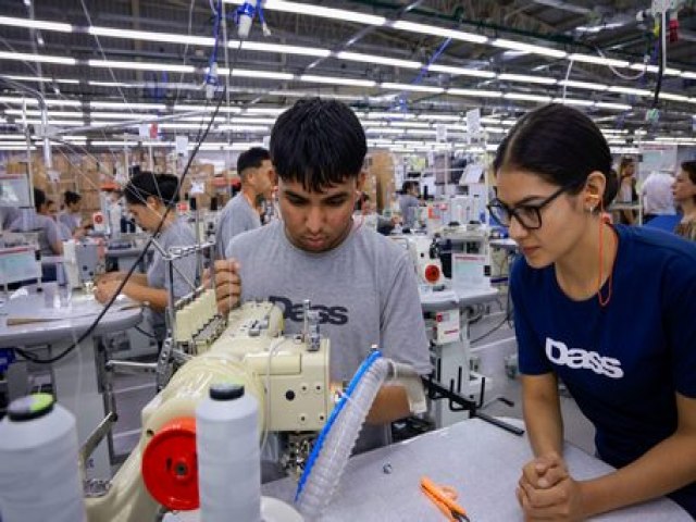 Paraguay mantiene una estructura demogr�fica favorable con mayor�a de la poblaci�n en edad productiva