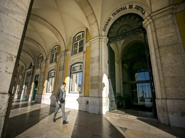 depois de ser atropelado pelo dono da casa roubada em Portugal