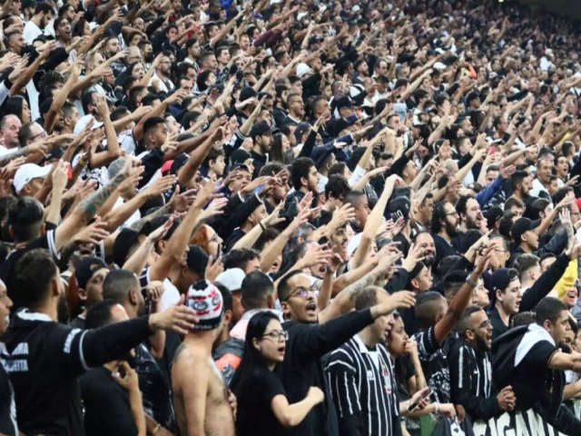 Corinthians ser denunciado no STJD por canto homofbico e corre risco at de perder pontos