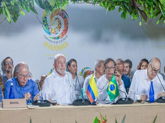 Lula prope criao de Parlamento Amaznico, durante evento em Letcia