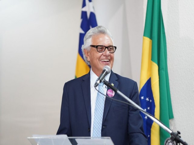 Governador recebe novos oficiais da PM e premia melhores escolas municipais