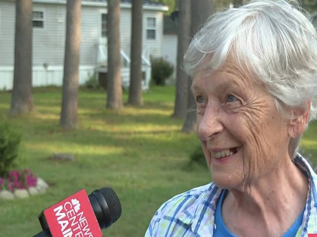 Mulher de 87 anos luta contra intruso em casa e depois oferece a ele biscoitos