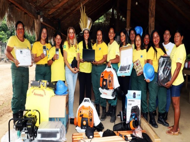  Mulheres indgenas brigadistas de incndio recebem equipamentos para atuao no territrio Xerente  