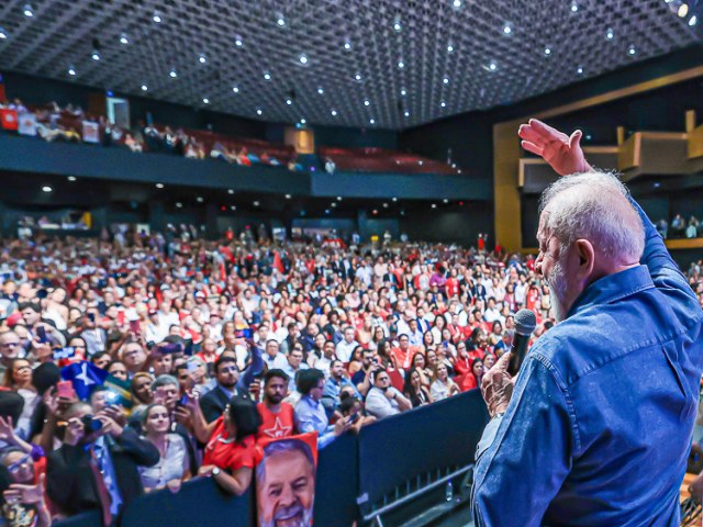Lula avalia que o PT pode conquistar uma vitria extraordinria nas eleies municipais
