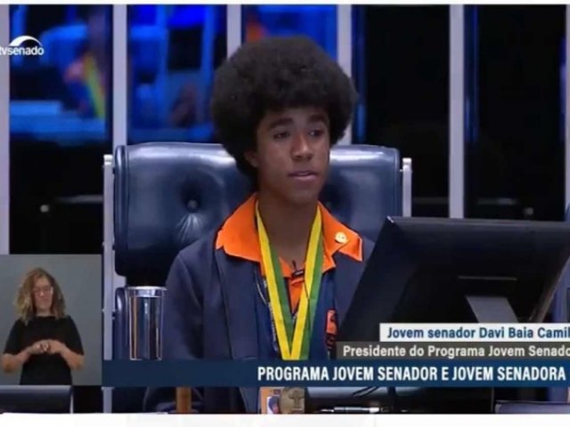 Estudante se emociona com discurso no Senado: 