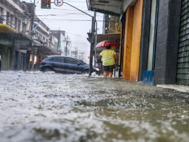 Inmet emite alerta de chuvas intensas para 102 cidades do Cear