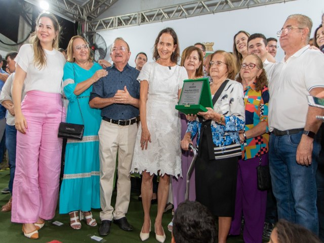 ACOPIARA: ENTREGUE  POPULAO DA VILA ESPERANA A PRAA MAIS INFNCIA 