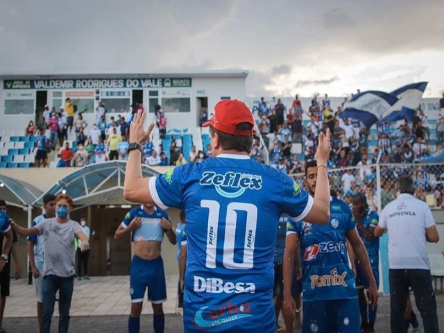 Ednaldo Lavor usa suas Redes Sociais para manifestar sua alegria com o sucesso do time do Iguatu (Azulo)  durante temporada no Campeonato Cearense