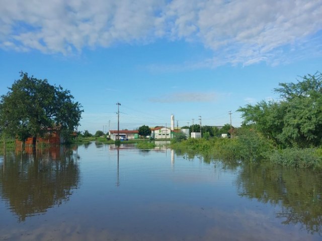 Regio do Vale do Jaguaribe : Em Tabuleiro do Norte, chuva de 87 mm deixa bairros alagados e famlias desalojadas