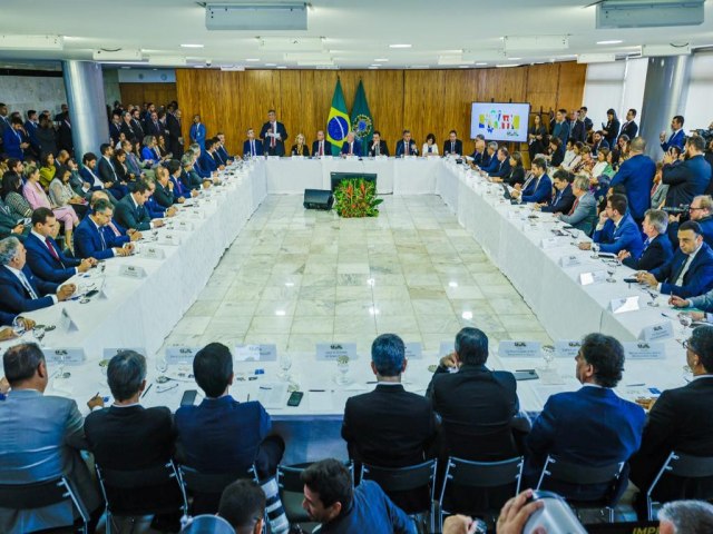 Em Braslia, governador Elmano de Freitas participa de reunio sobre enfrentamento  violncia nas escolas