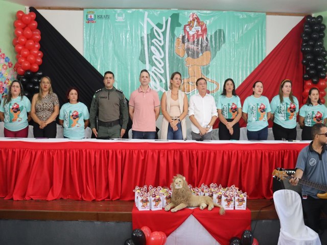 Prefeito de Iguatu participa do lanamento do Programa Educacional de Resistncia s Drogas  PROERD