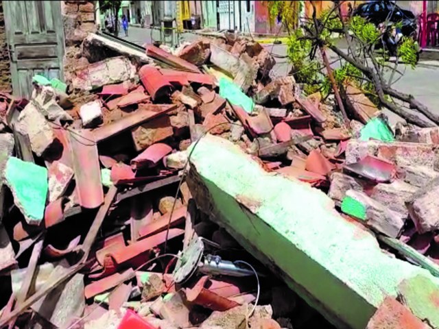 Trs mulheres foram atingidas pelo desabamento de uma casa em Iguatu