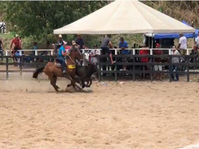 Jeovana Ferreira participa da vaquejada em Iguatu no Parque Mrcio Nogueira