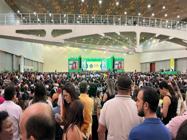  Prefeito de Iguatu participa em Fortaleza da assinatura do Programa Cear Sem Fome.