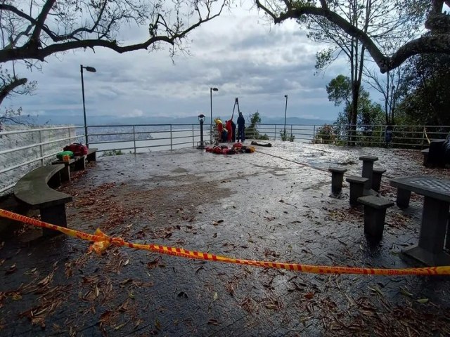 Homem cai de 20 metros ao tentar tirar foto em mirante de Florianpolis