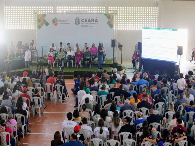 PLANEJAMENTO E GESTO: Com a presena do governador Elmano de Freitas, 12 plenria do PPA  realizada em Canind