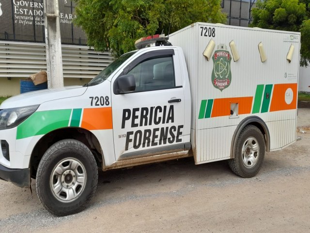 Homem  encontrado morto na calada da prpria casa no Gadelha em Iguatu