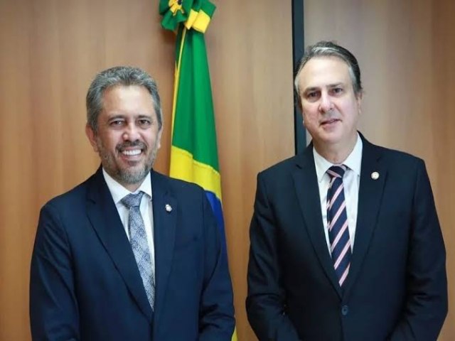 Elmano est em Braslia, para prestigiar Camilo Santana na sano da Lei que introduz o Ensino de Tempo Integral no Brasil.