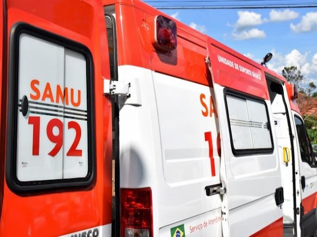 Quatro pessoas ficam feridas em acidente entre caminho e carro de passeio na BR-230, em Lavras da Mangabeira