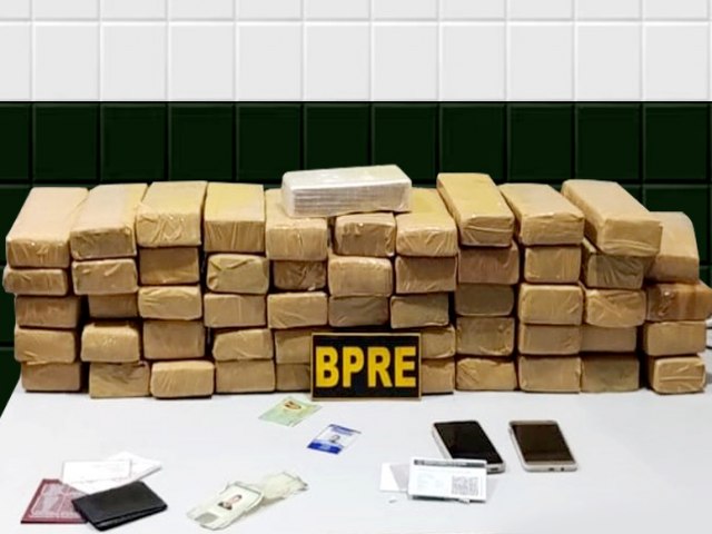 PMCE apreende 55 tabletes de drogas e captura casal suspeito de trfico interestadual de entorpecentes em Misso Velha