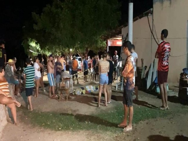 Triplo homicdio em Santa Quitria: Trs homens mortos enquanto estavam em bar no distrito de Sangradouro