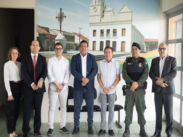 Prefeito de Iguatu recebe visita do presidente do TRE do Cear