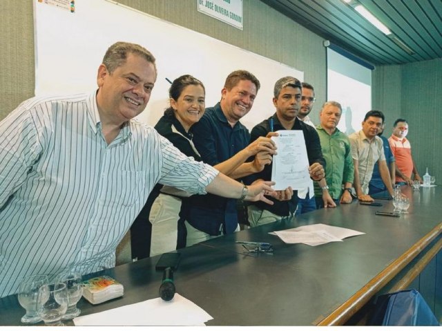 Instituto de Educao Mdica faz entrega de equipamentos de sade para Hospital Regional de Iguatu